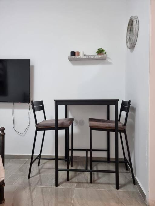 דירת זוּגַג מפנקת עם מרפסת משגעת ונוף למפרץ. Lägenhet Eilat Exteriör bild